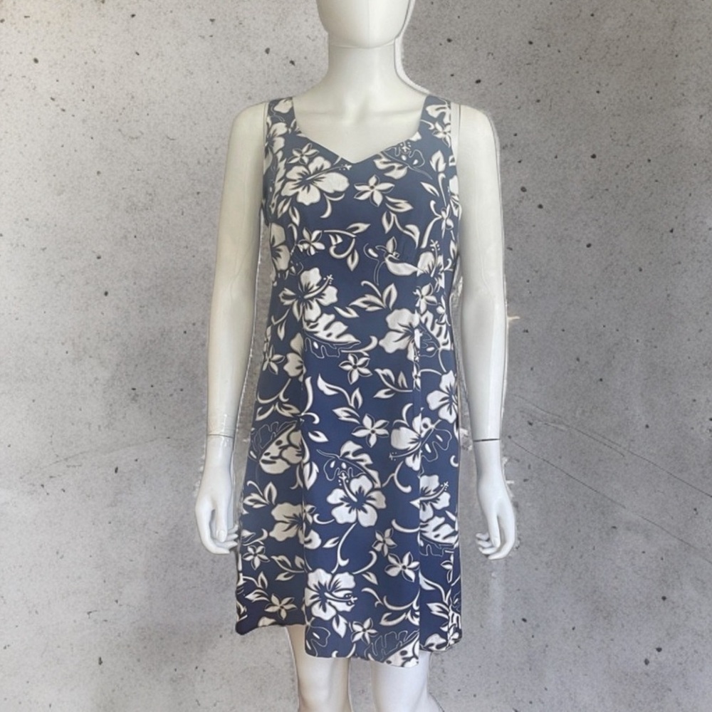 Vintage Hilo Hatties -The Hawaiian Original - Blue and White Floral Dress